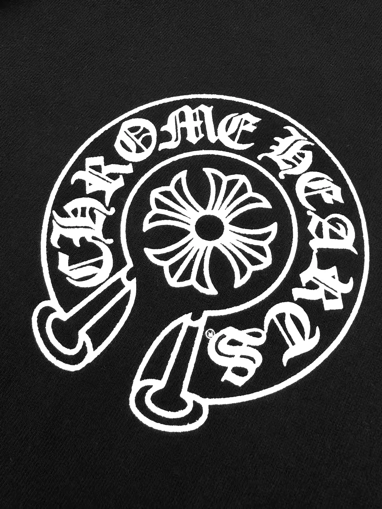 P450 Chrome Hearts letter-printed zipper jacket, custom-made plain suede cotton, delicate and smooth, comfortable and close to the skin, with deep black as the base, plain white lines with neat cracks, the front cross flower totem is precisely embellished on the chest, and the gray CH pattern is looming at the hem to control the visual focus. The scroll mantra is outlined on the back like an ancient seal. Ruggedness and refinement coexist. The zippered hooded silhouette deconstructs the lazy drape carrying suede. A rock oracle that whispers that I am the rule. A rebellious ceremony about wearing and performing. Process 1: Use glue printing. The printing is modified three times by the film screen. Use glue liquid paint to print the pattern on the fabric. Bake the fabric to fix the printing pattern. Process 2: The fabrics are washed and have a better hand feel. Not easy to deform. Not easy to shrink. Not easy to fade. Maintain long-term beauty. Accessories: Customized 1:1 CH zipper. Customized 1:1 CH trademark. Pattern: Loose fit Size: S M L XL